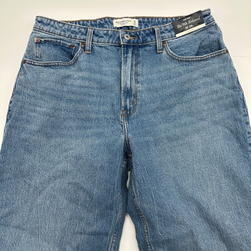 Abercrombie & Fitch Curve Love High Rise The 90s Relaxed Jean 32 14L‎ Blue NWT